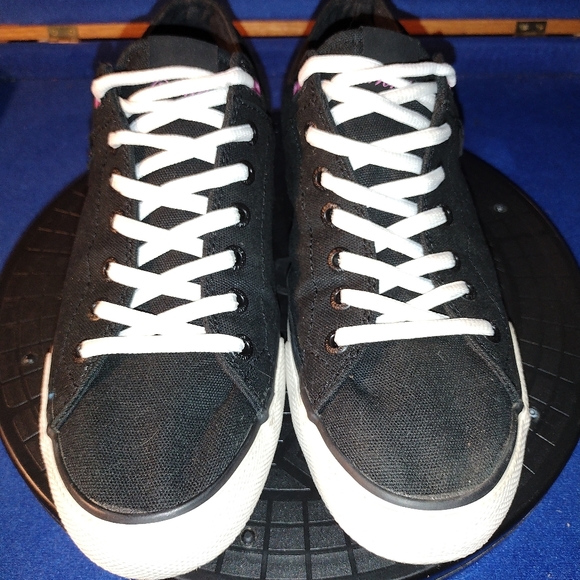 World Boobies ' Sully ' Black Canvass Sneakers, Sz. 10-US, 44-EU - Picture 2 of 9